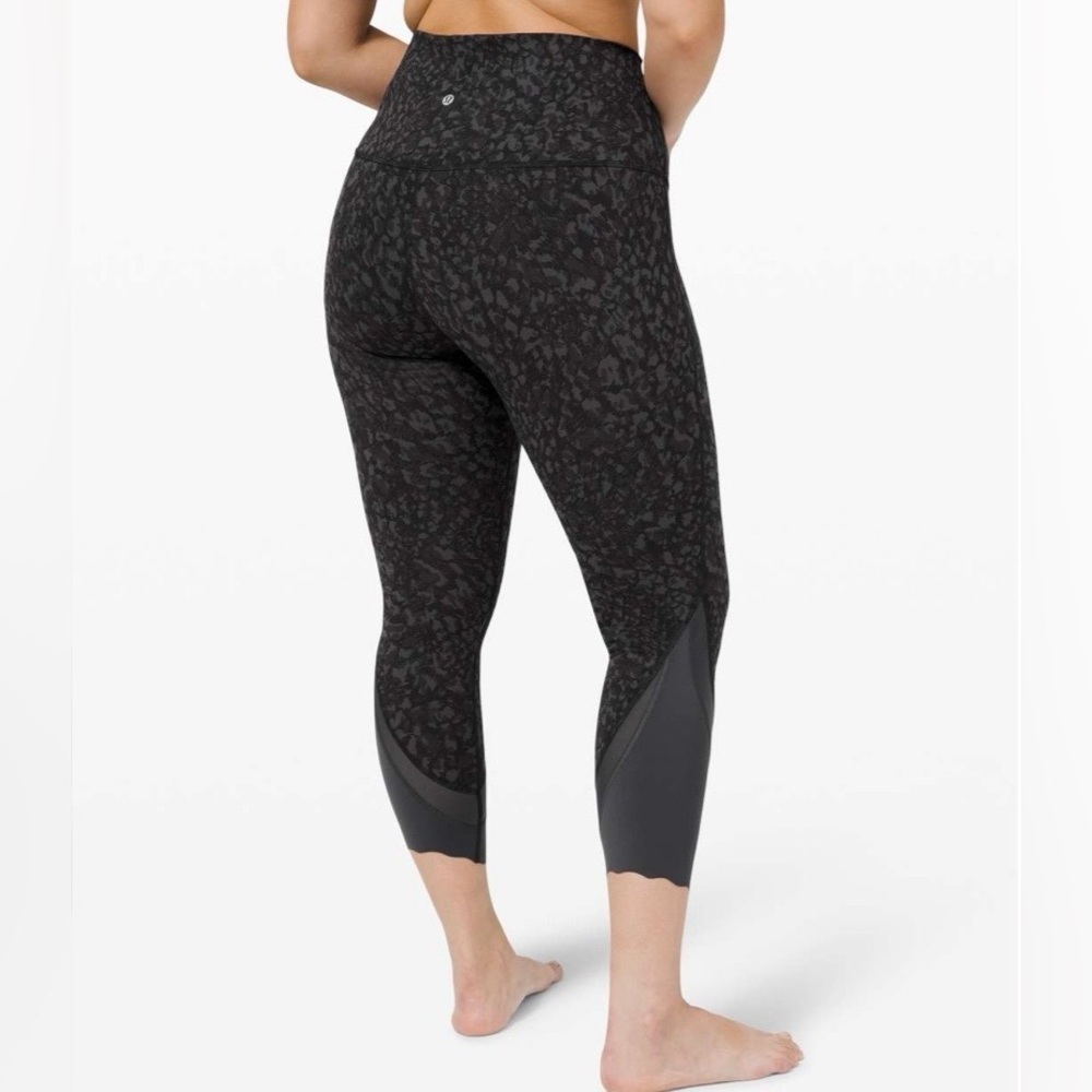 Lululemon Wunder Under High-Rise Crop 23" Scallop Camo Deep Coal size 6 EUC